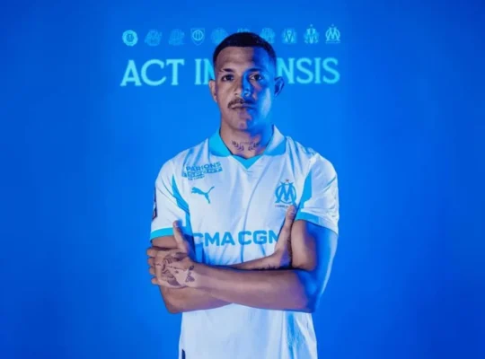 Anúncio oficial de Facundo Medina no Olympique de Marseille. Foto: Reprodução/Ligue 1
