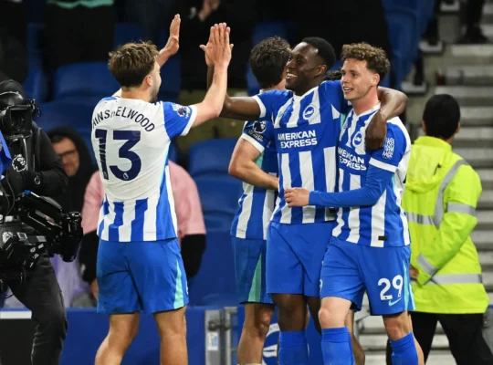 Welbeck marcou o último gol da vitória do Brighton, por 3 a 0, sobre o Chelsea. Foto: Reprodução/Premier League.