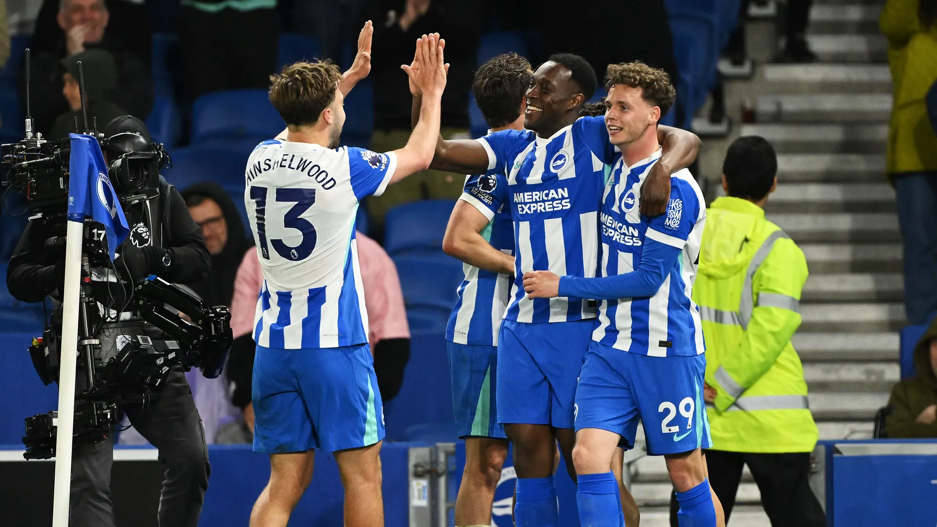 Welbeck marcou o último gol da vitória do Brighton, por 3 a 0, sobre o Chelsea. Foto: Reprodução/Premier League.