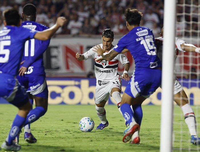 São Paulo vence Cruzeiro com show de Ferreirinha