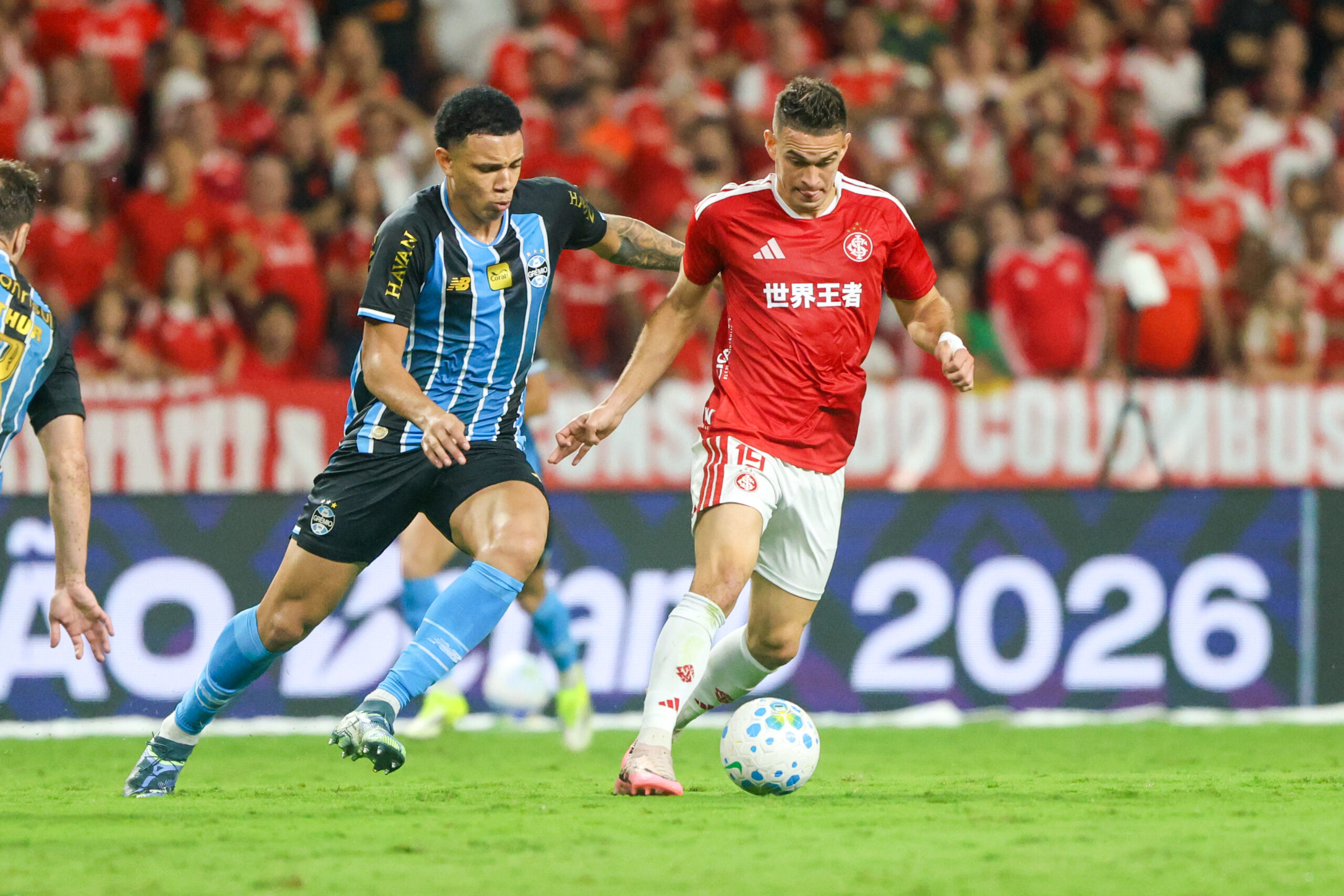 Rafael Borré dominando a bola, Internacional x Grêmio