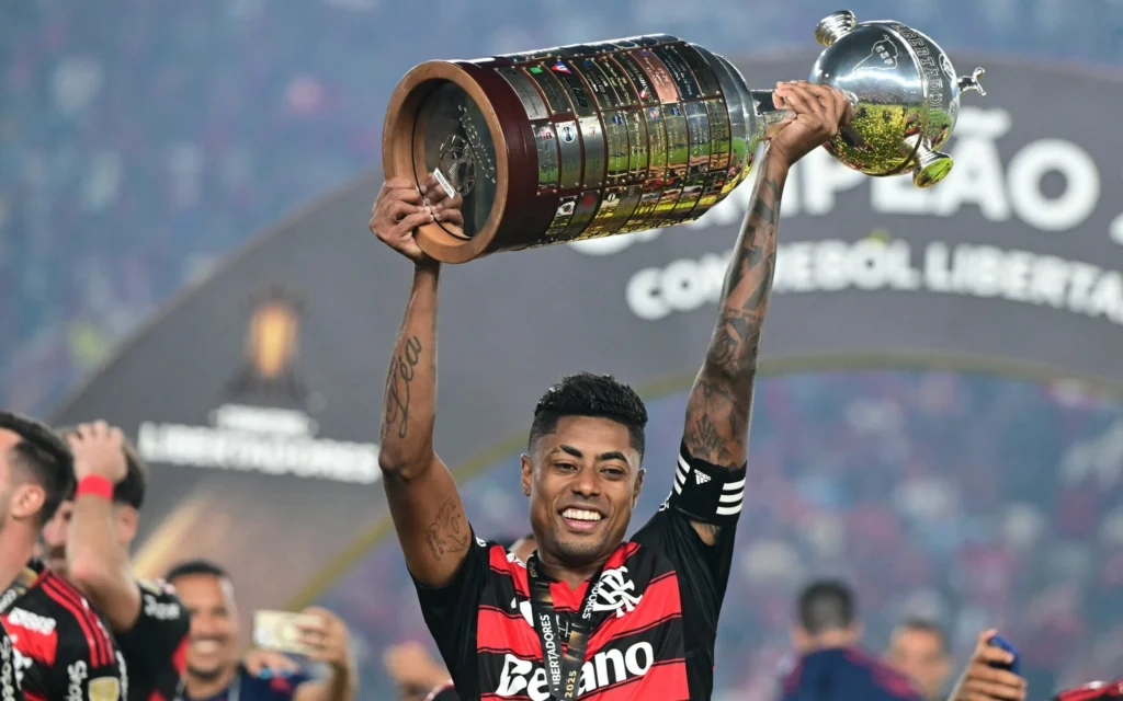 Bruno Henrique é um dos maiores campeões da história do Flamengo