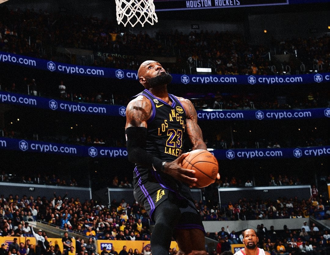 Com show de LeBron James, Lakers abrem 2 a 0 contra os Rockets