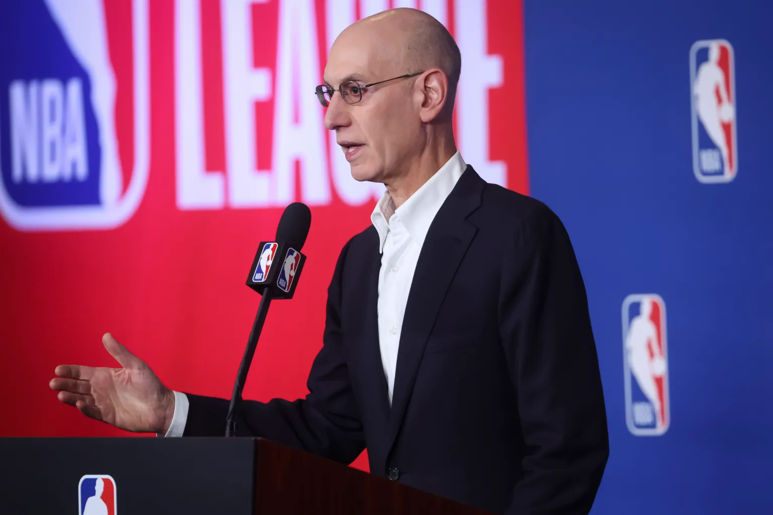 O tanking na NBA está fora de controle e Adam Silver finge que não vê