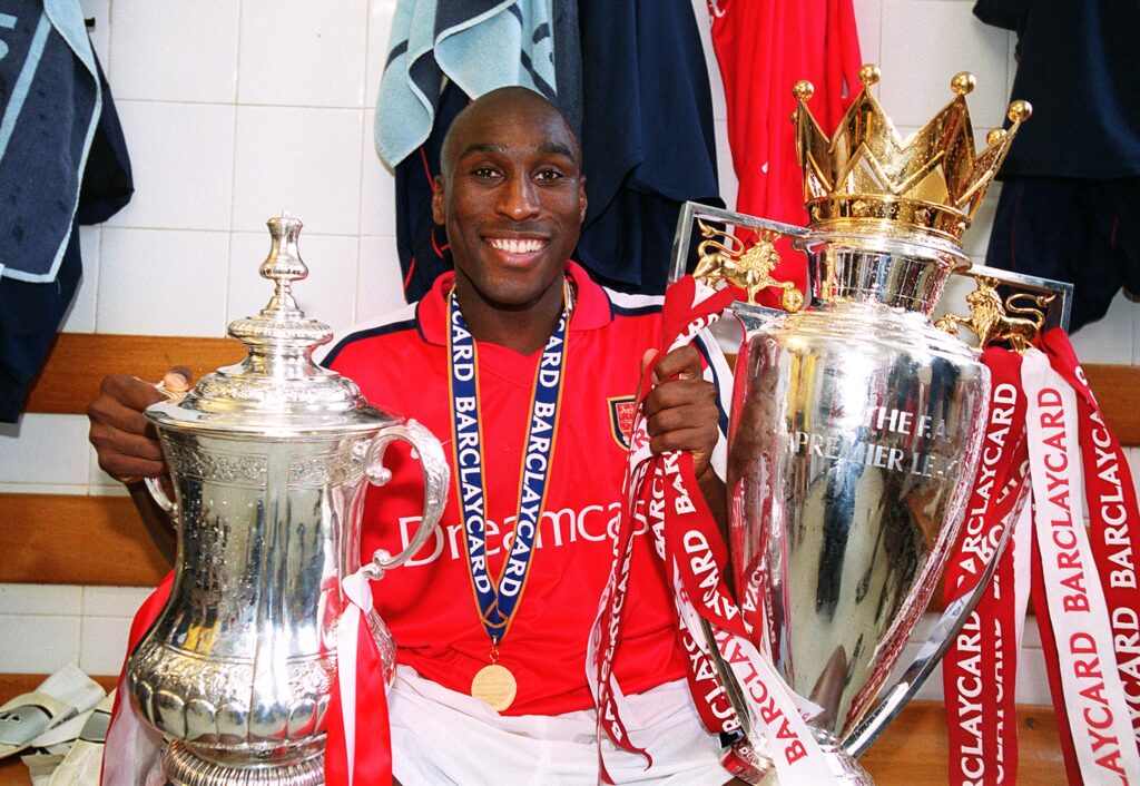 Sol Campbell colecionou títulos no Arsenal. Foto: Reprodução/SOPBA