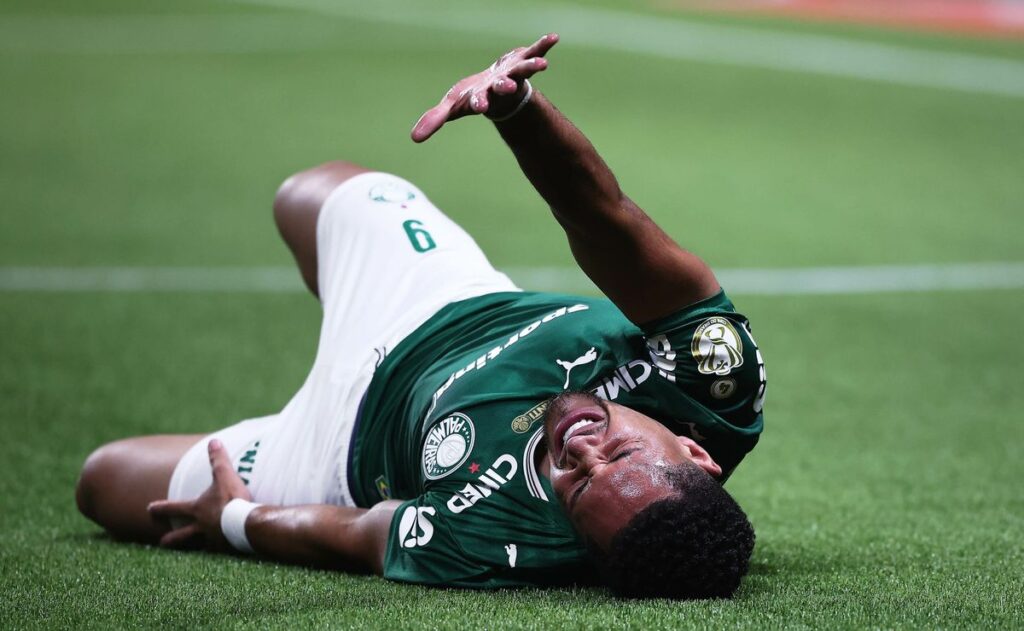 Vitor Roque passará por cirurgia e desfalcará o Palmeiras