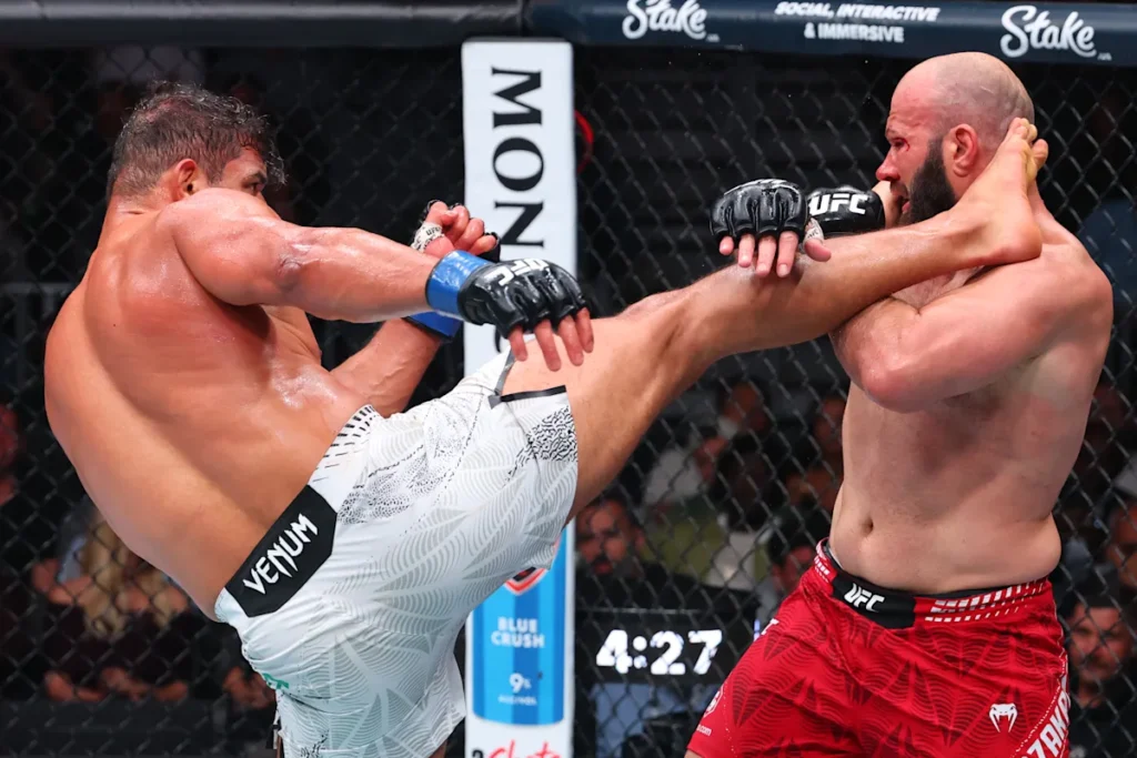 Paulo Costa conseguiu nocaute espetacular em Azamat Murzakanov no UFC 327