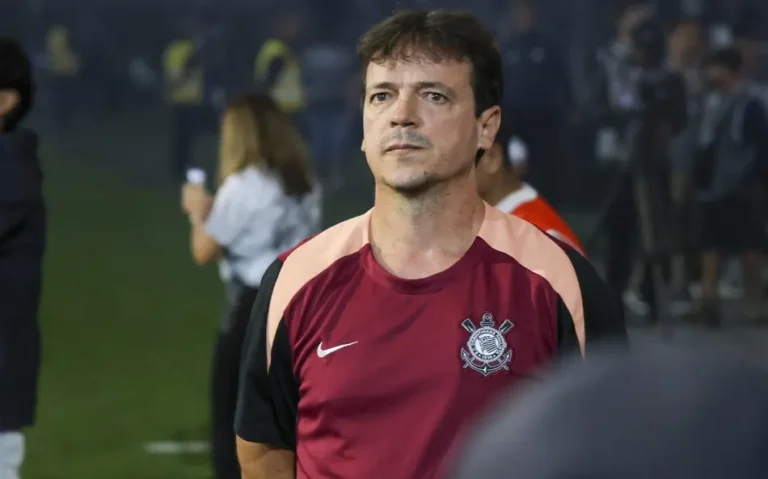 Por que as estratégias de Diniz vêm falhando no Corinthians?