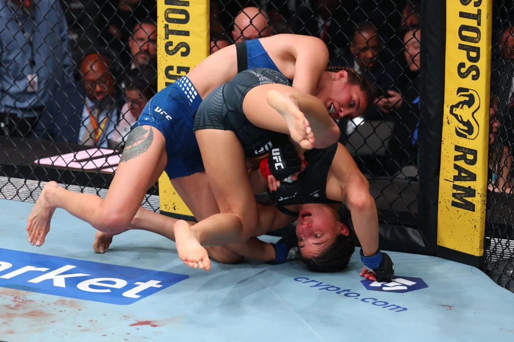 Tatiana Suarez dominou Loopy Godinez no grappling para vencer