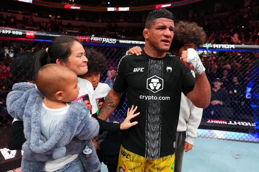 Gilbert Burns se aposenta após ter sido nocauteado por Mike Malott, no UFC Winnipeg