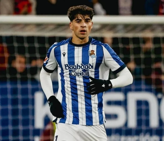 Jon Martín, zagueiro da Real Sociedad, está no radar de Barcelona e Real Madrid para a próxima temporada. Foto: Reprodução/Fichajes.net.