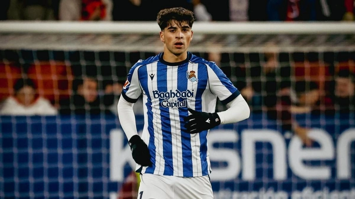 Jon Martín, zagueiro da Real Sociedad, está no radar de Barcelona e Real Madrid para a próxima temporada. Foto: Reprodução/Fichajes.net.