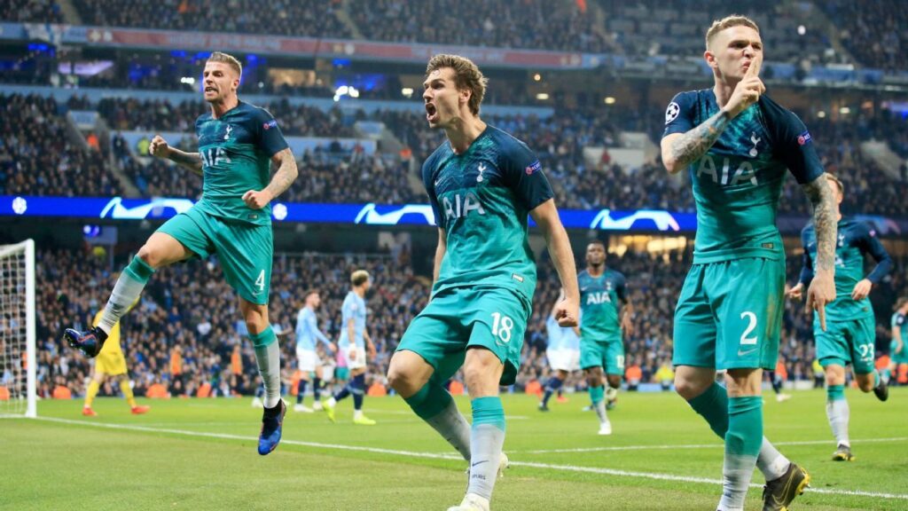 Lateral da Inglaterra, Kieran Trippier comemora junto de Fernando Llorente e Toby Alderweireld. Foto: Reprodução/ESPN