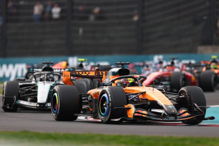 McLaren segura nova asa traseira na F1; entenda por que a equipe está cautelosa