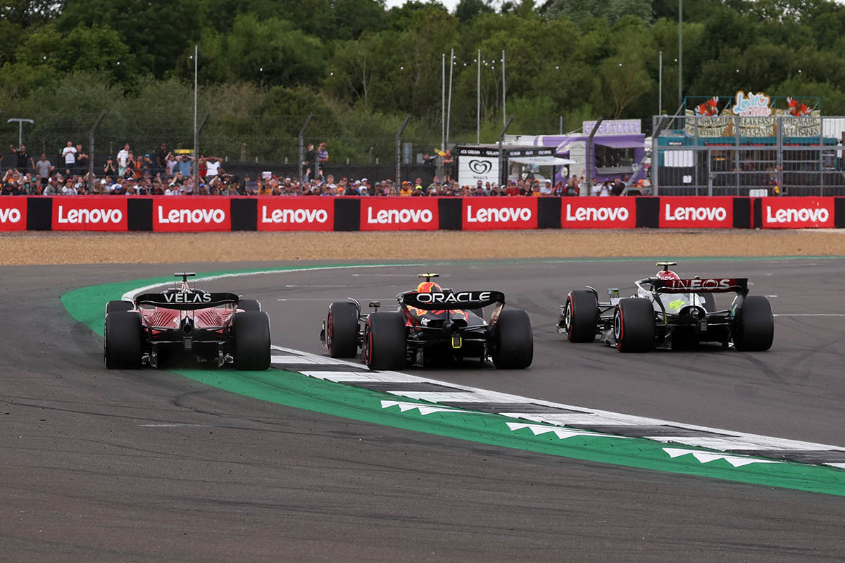 Hamilton ultrapassagem dupla Silverstone