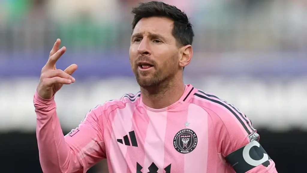 Messi com a camisa do Inter Miami. Foto: Divulgação/Getty Images.