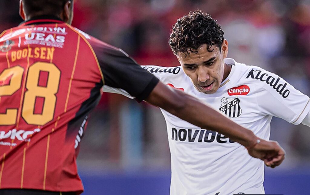 Gabriel Bomtempo teve algumas oportunidades de abrir o placar para o Santos, diante do Deportivo Cuenca, mas perdeu por 1 a 0