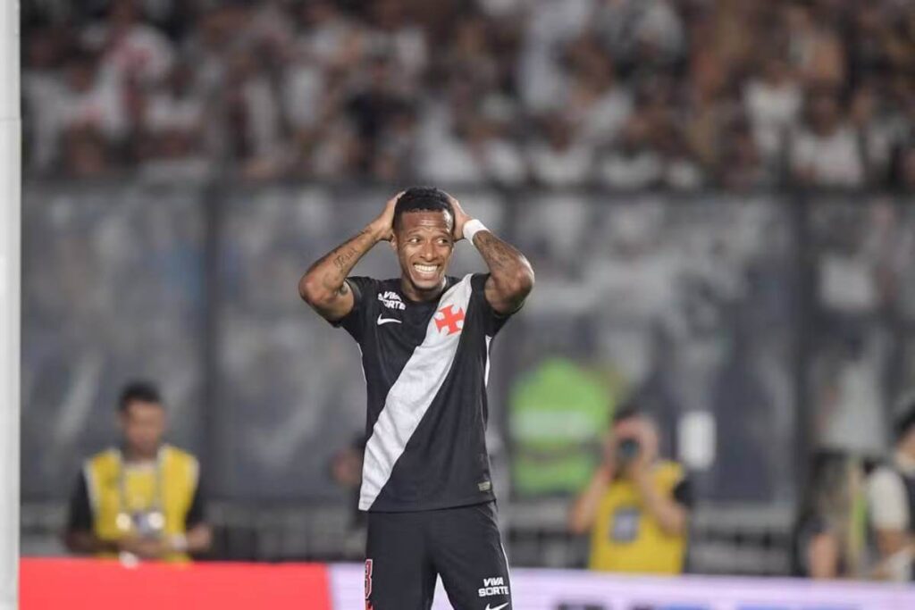 Tchê Tchê perdeu uma chance incrível na derrota do Vasco para o Botafogo por 2 a 1