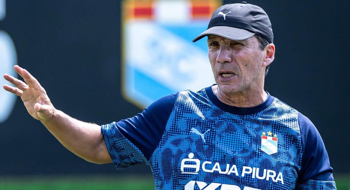 Zé Ricardo comanda treino no Sporting Cristal. Foto: Divulgação/Club Sporting Cristal