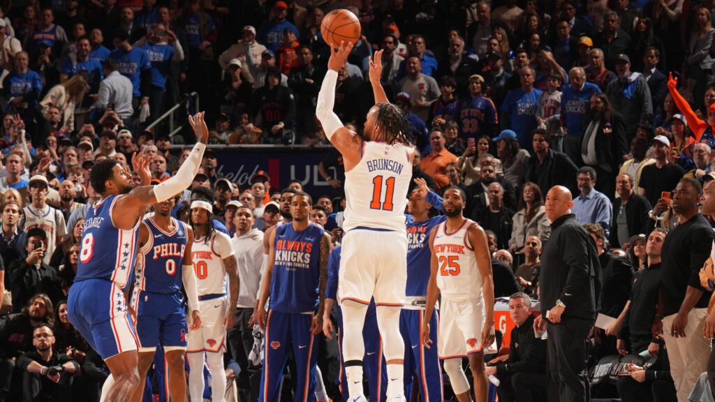 Desde o primeiro quarto, Jalen Brunson foi dominante na vitória humilhante dos Knicks sobre os 76ers no jogo 1 dos playoffs