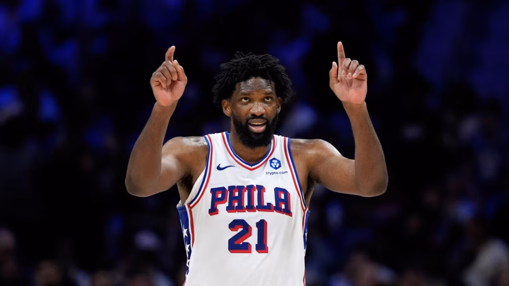 Joel Embiid foi o craque da vitória do Philadelphia 76ers sobre o Boston Celtics, no jogo 7 dos Playoffs, por 109 a 100, no TD Garden.