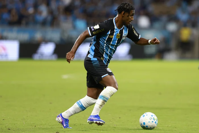 No jogo contra o Coritiba, Tetê teve mais uma oportunidade pelo Grêmio. Foto: eff/Agencia RBS