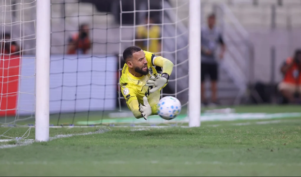 Éverson brilha de novo no Galo: Por que ele não é convocado?
