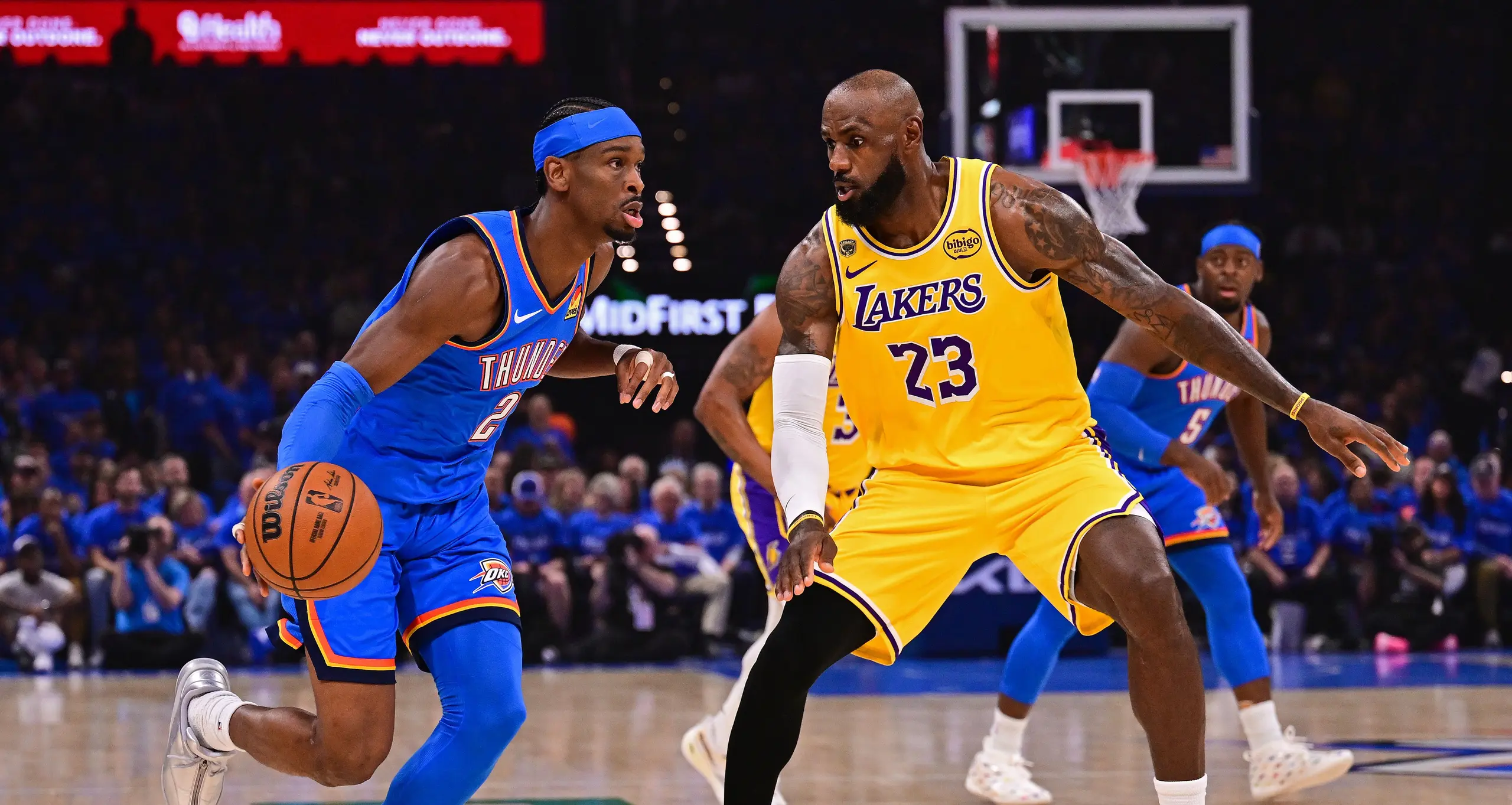 Shai Gilgeous-Alexander contra o Los Angeles Lakers (Foto: Joshua Gateley/Getty Images)