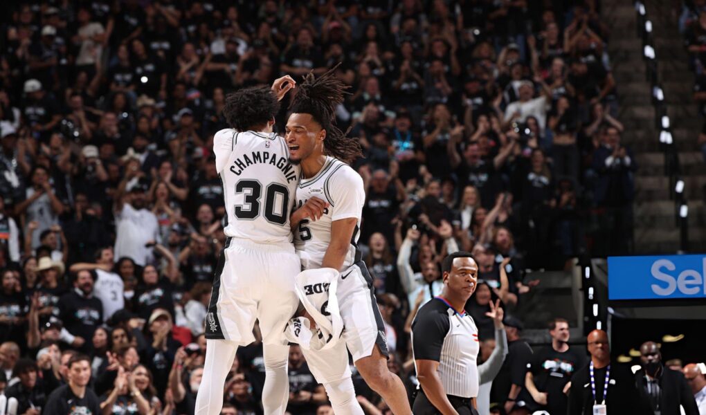 Spurs massacram Wolves por 133 a 95 e empatam a série