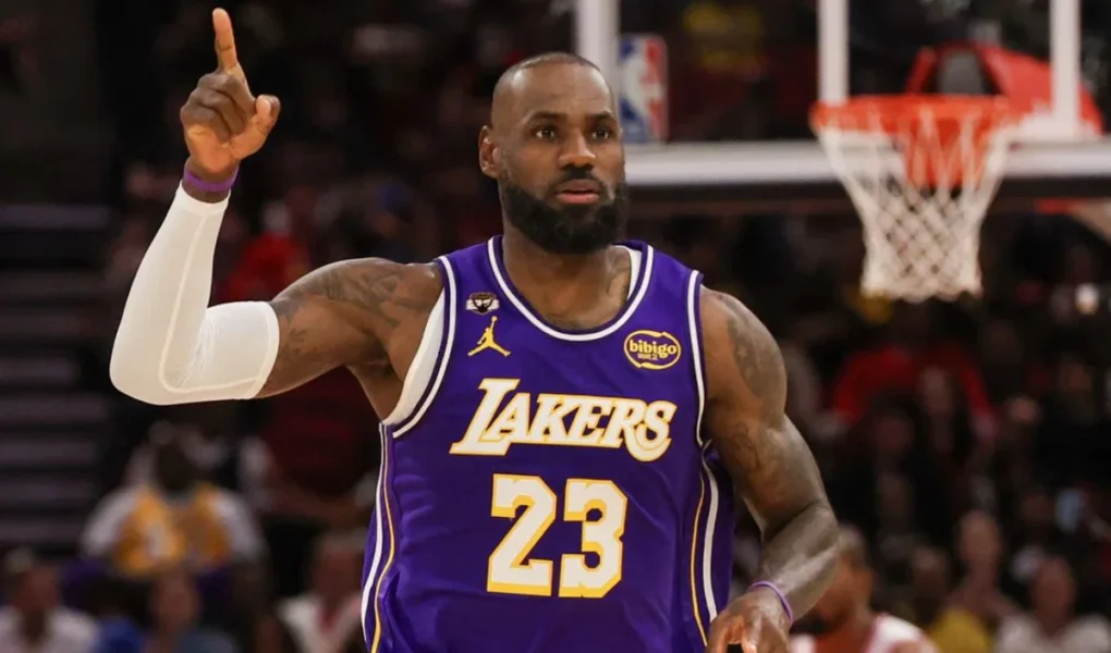 LeBron James se recusa a envelhecer; diferentemente da classe 2003