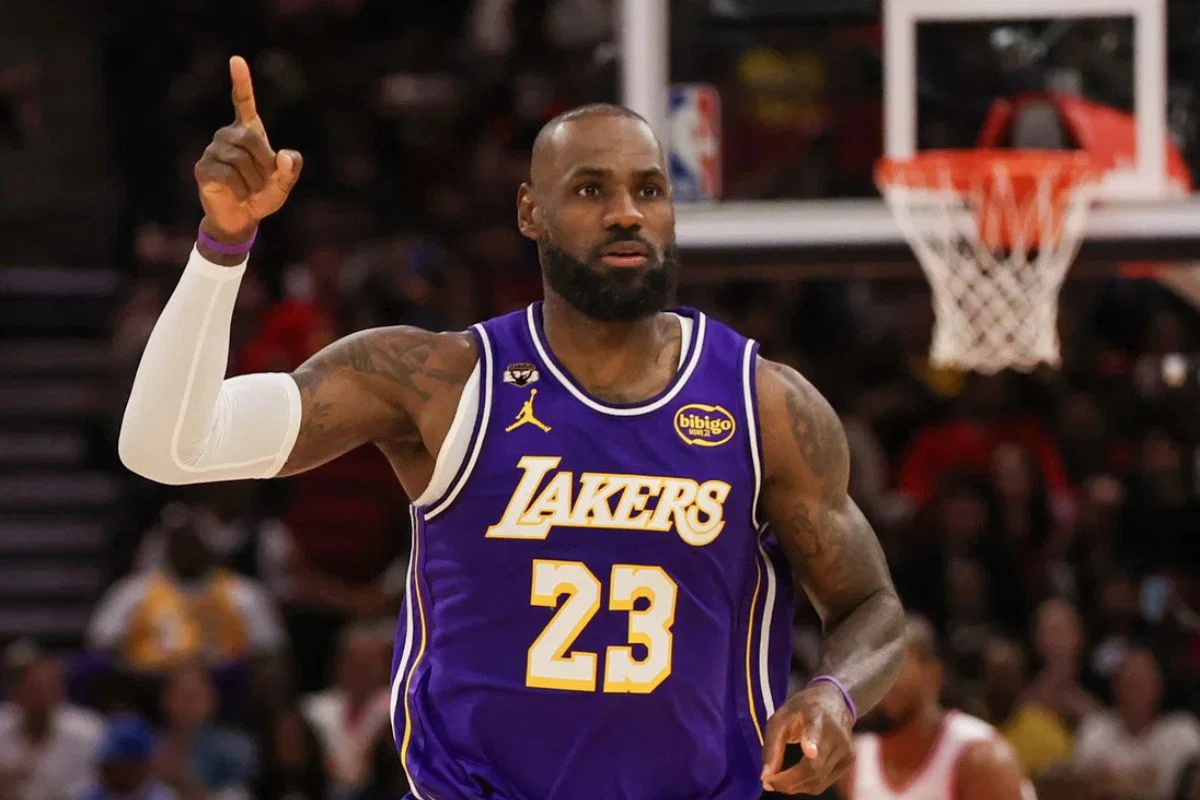 LeBron James se recusa a envelhecer; diferentemente da classe 2003
