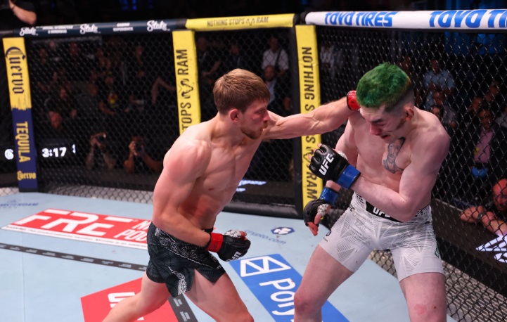 Arnold Allen vence Melk Costa no UFC Vegas 117