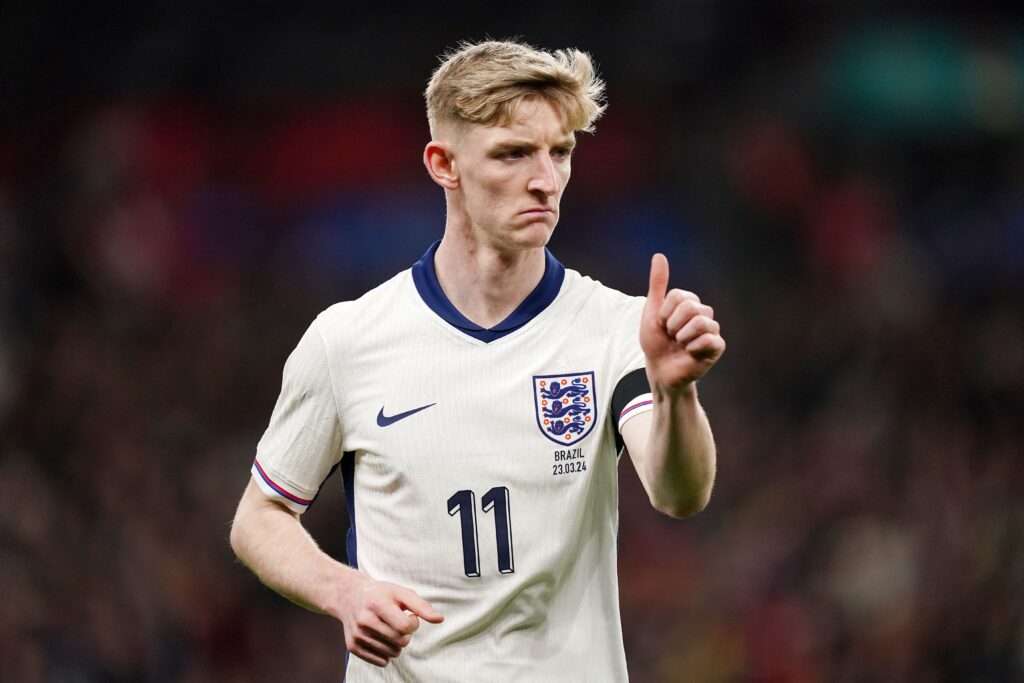 Anthony Gordon, Inglaterra