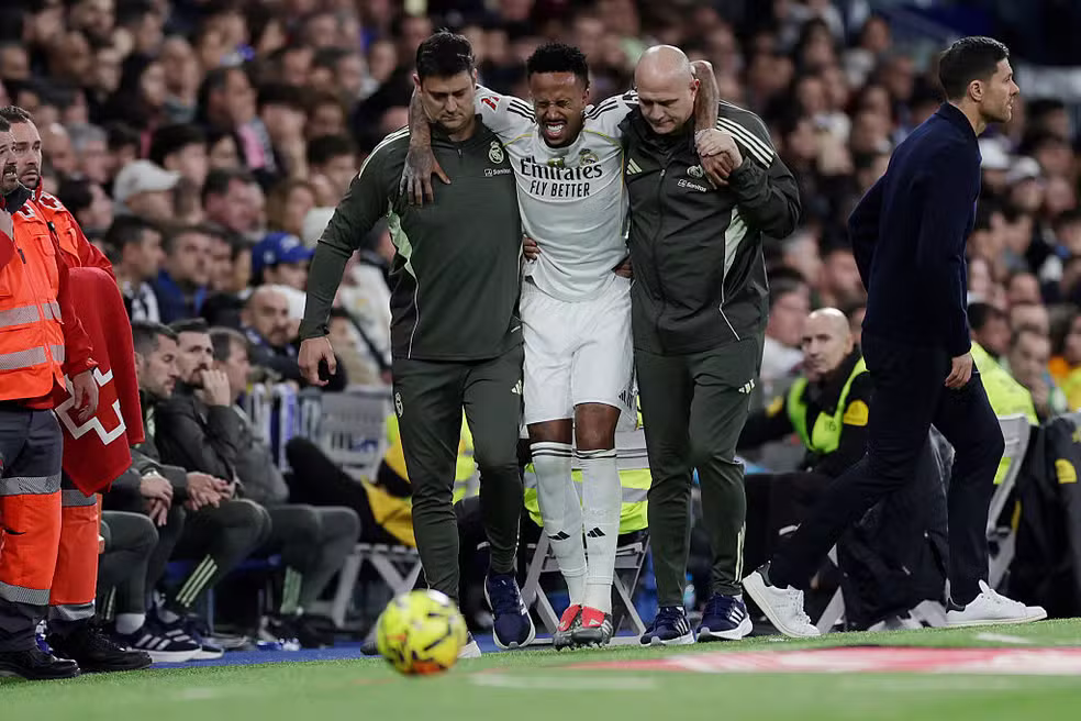 Éder Militão lesionado