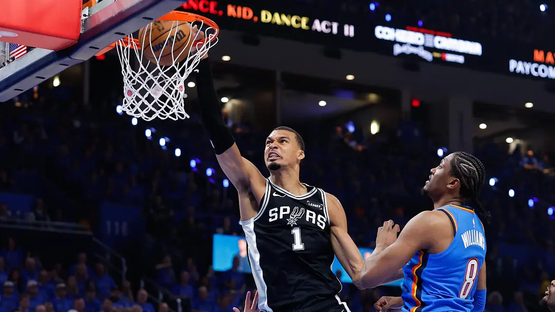 Spurs vencem Thunder.