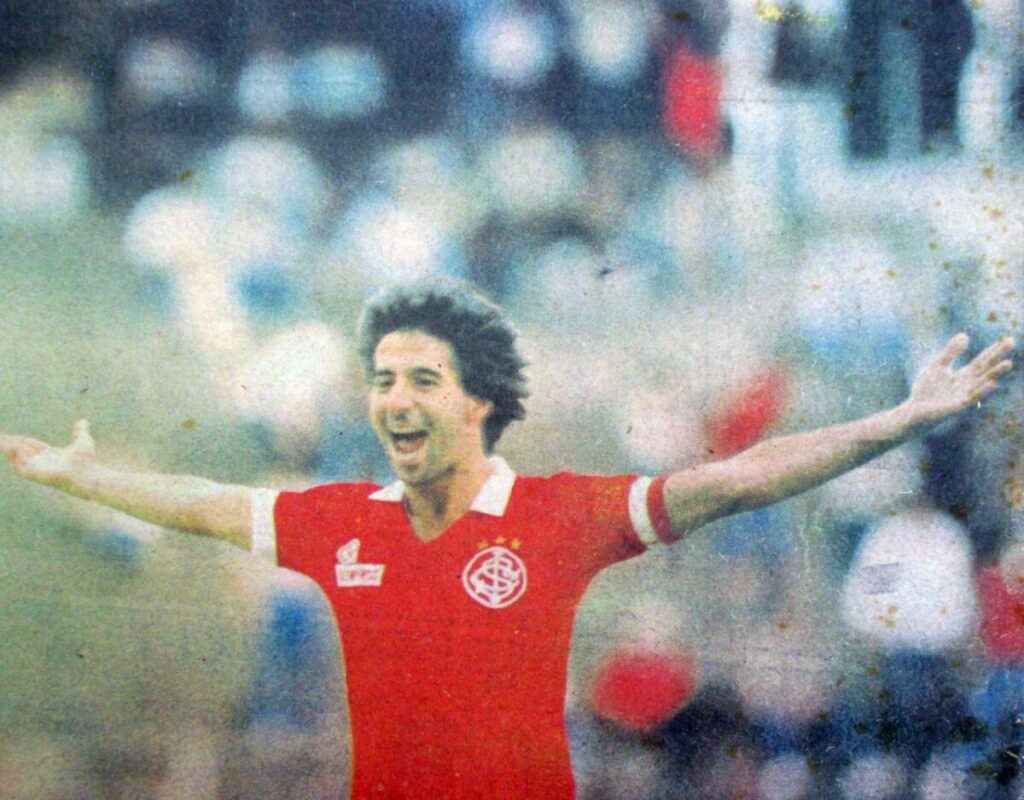 Mauro Galvão com a camisa do Internacional, clube que o revelou. Foto: Reprodução/Portal do Colorado