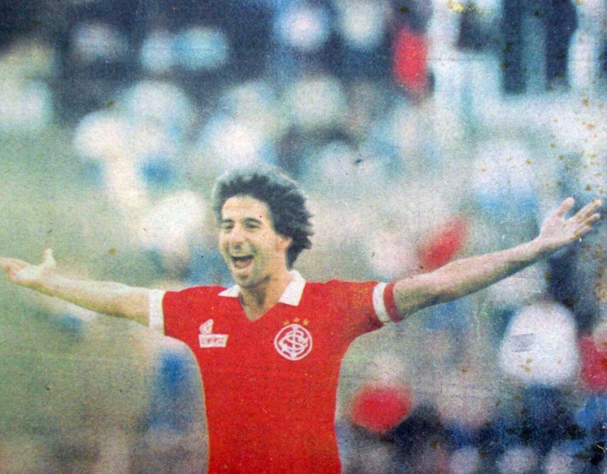 Mauro Galvão com a camisa do Internacional, clube que o revelou. Foto: Reprodução/Portal do Colorado