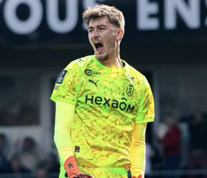 Ewen Jaouen goleiro newcastle