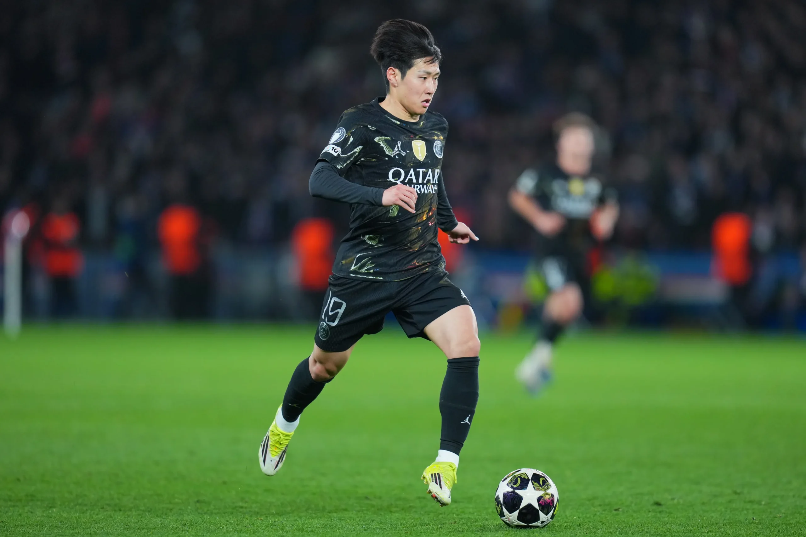 Lee Kang-In pelo Paris Saint-Germain