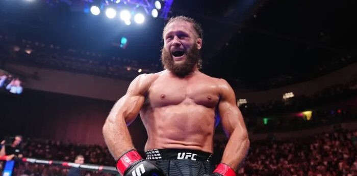 Rafael Fiziev celebra vitória no UFC Baku