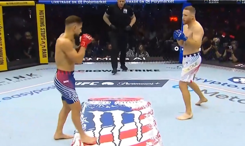 Topuria e Gaethje disputando o cinturão do peso-leve