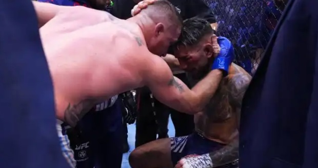 Ilia Topuria perdeu o cinturão para Justin Gaethje no UFC Freedom 250