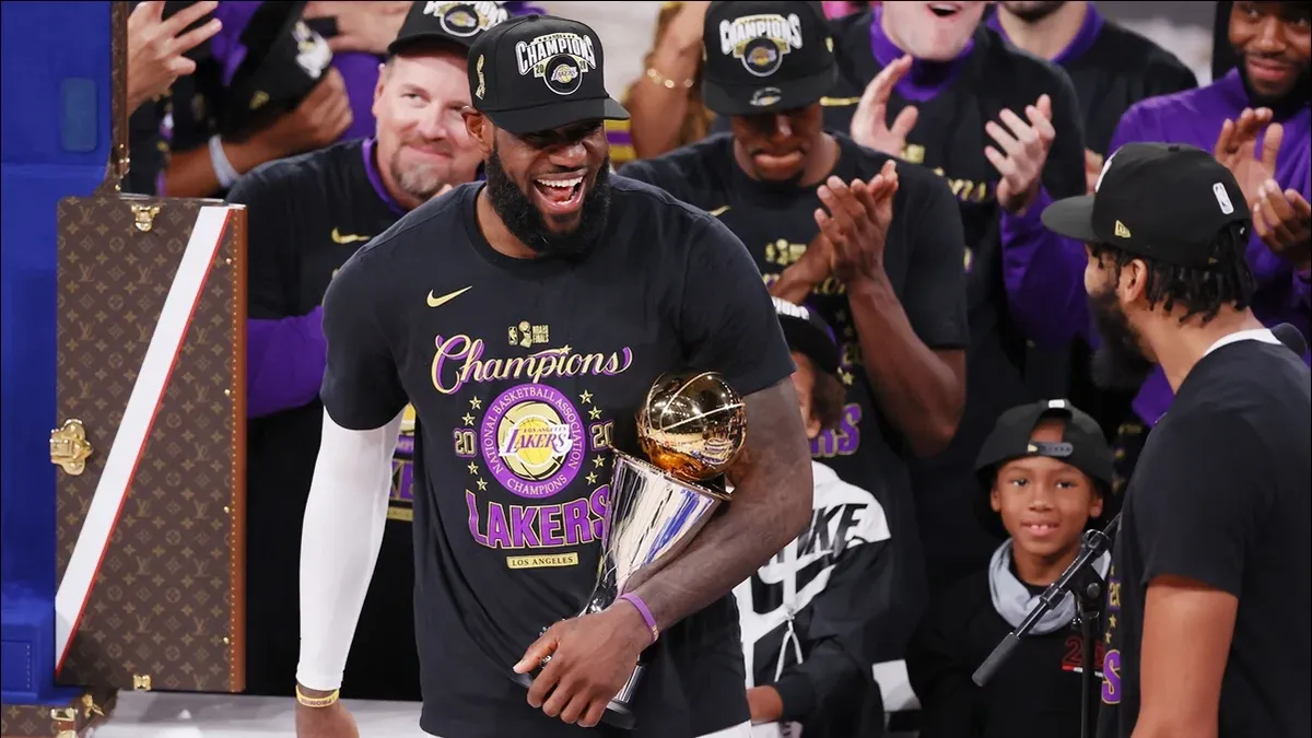 LeBron James nos Lakers: Uma carreira digna do Hall da Fama