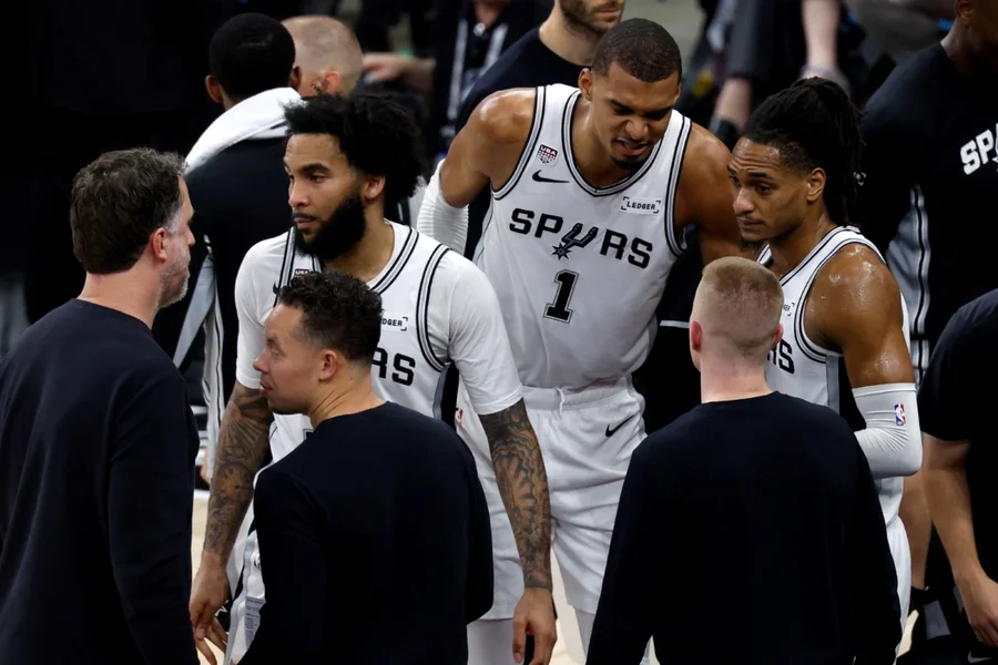 Spurs quebram sequência dos Knicks, mas ainda lutam pela vida nas Finais