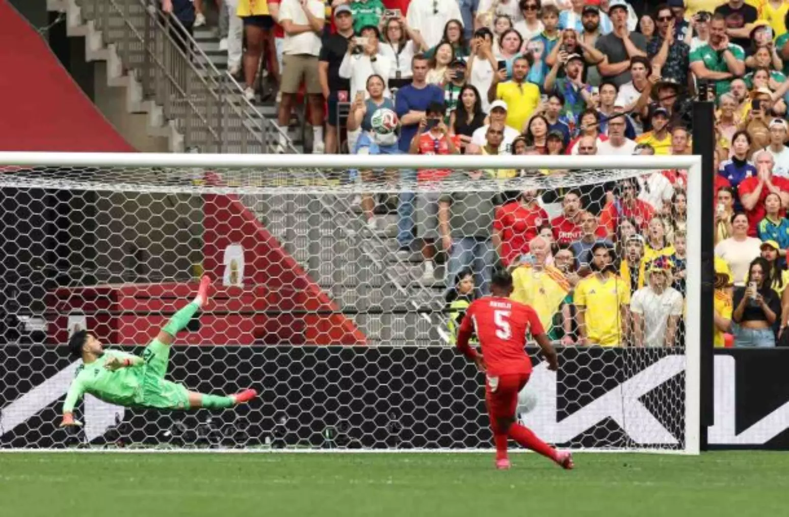 Manuel Akanji, errou pênalti contra a Colômbia na Copa do Mundo de 2026