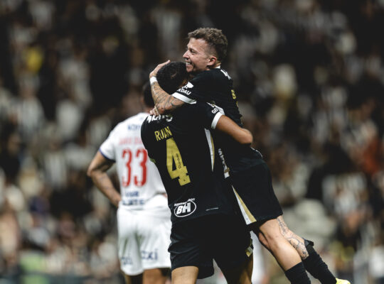 Ruan Tressoldi e Bernard, Atlético-MG x Bahia, Brasileirão 2026. Foto: Pedro Souza/Atlético