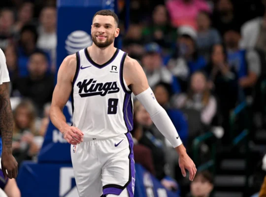 LaVine fica.