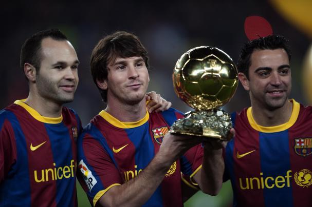 Iniesta, Messi, Xavi, Barcelona. Foto: Reprodução/Claudio Chaves/Mundo Deportivo.