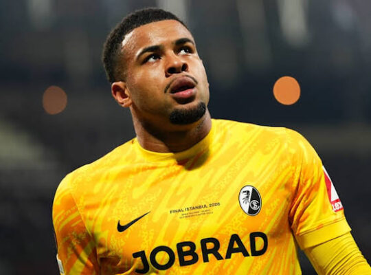 Aston Villa busca Noah Atubolu