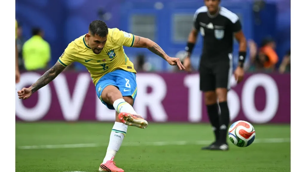 Bruno Guimarães perde pênalti que poderia dar a vantagem ao Brasil 